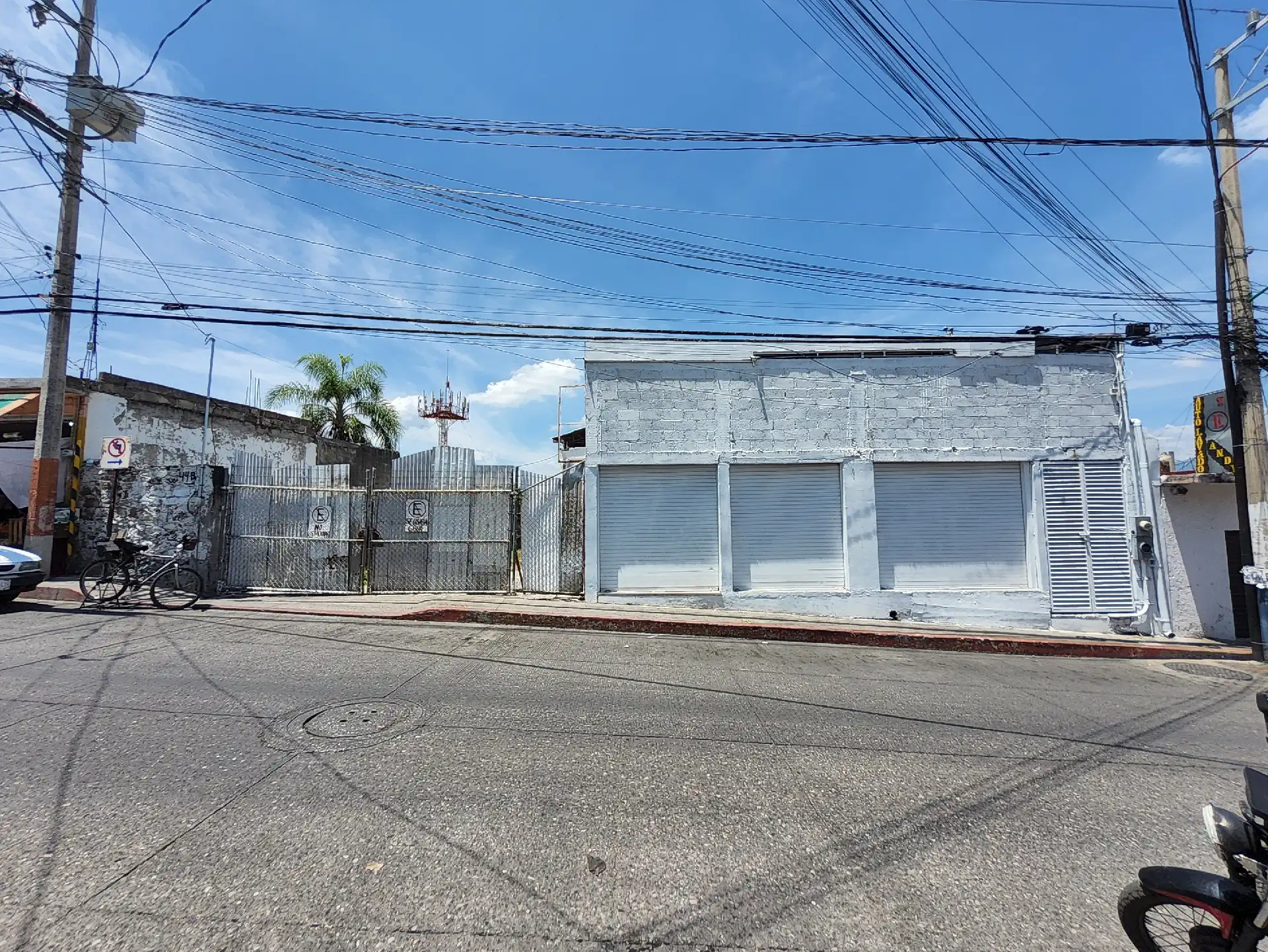 Bodega comercial en la 3 de Mayo, Zapata.