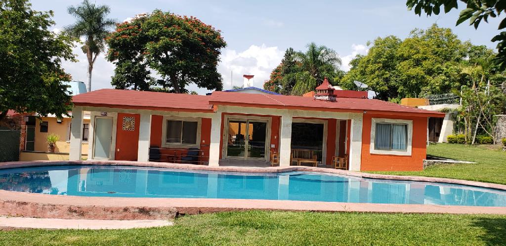 VENTA DE CASA SOLA EN FRACCIONAMIENTO