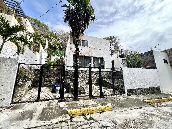 Casa sola en venta en fraccionamiento lomas de Cuernavaca