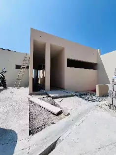 Casa sola en venta en preventa en fraccionamiento aiyana