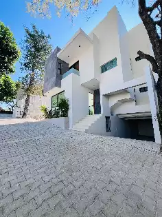 Casa sola en venta en fraccionamiento