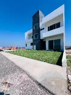 Casa sola en venta en fraccionamiento en Tequesquitengo