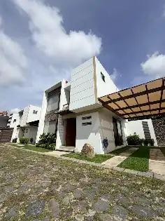 Casa en renta en fraccionamiento faroles