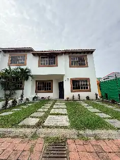 Casa en venta en condominio en lomas Trujillo