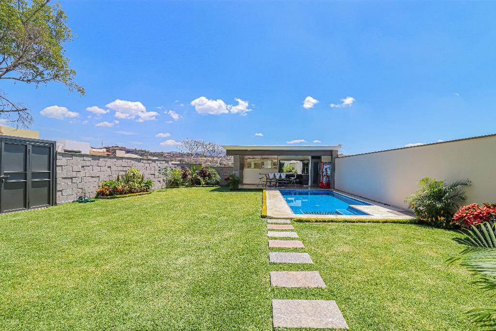 VENTA CASA NUEVA AL SUR DE CUERNAVACA, MEJOR CLIMA DE MORELOS 
