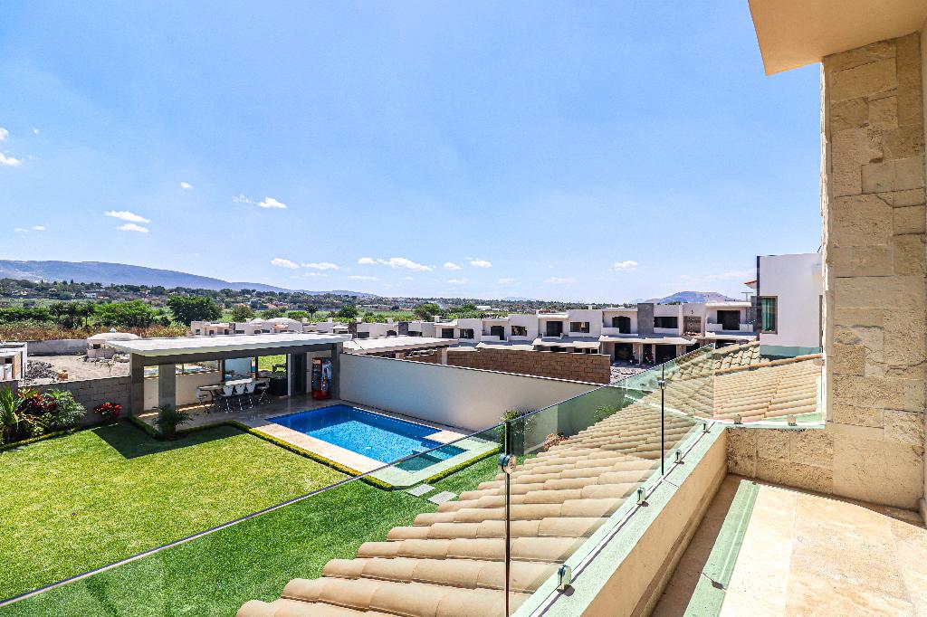 VENTA CASA NUEVA AL SUR DE CUERNAVACA, MEJOR CLIMA DE MORELOS 