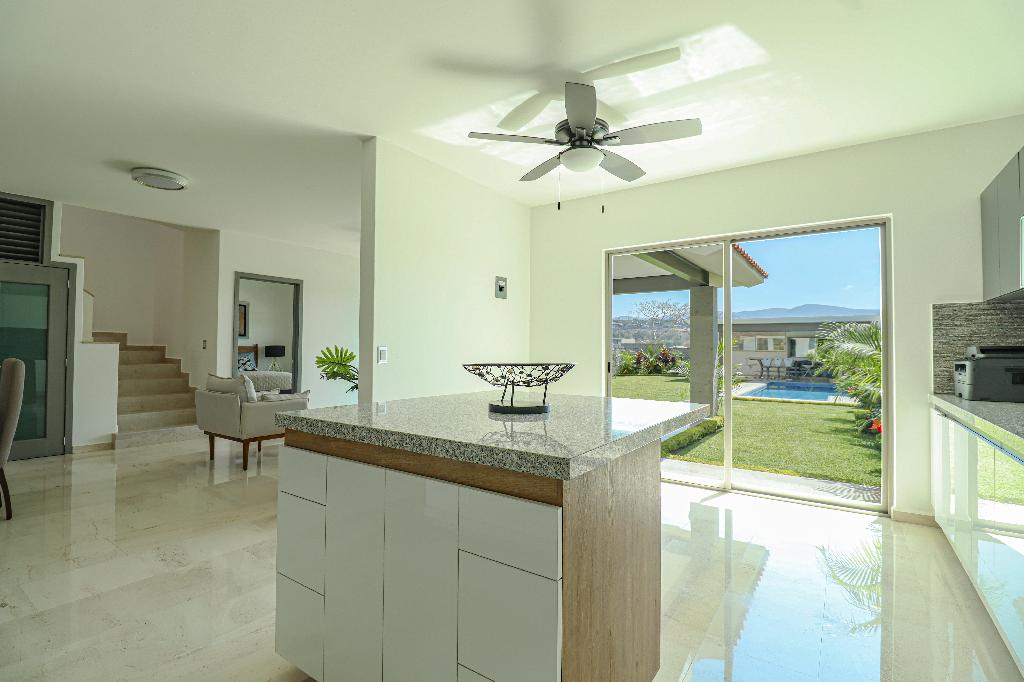 VENTA CASA NUEVA AL SUR DE CUERNAVACA, MEJOR CLIMA DE MORELOS 