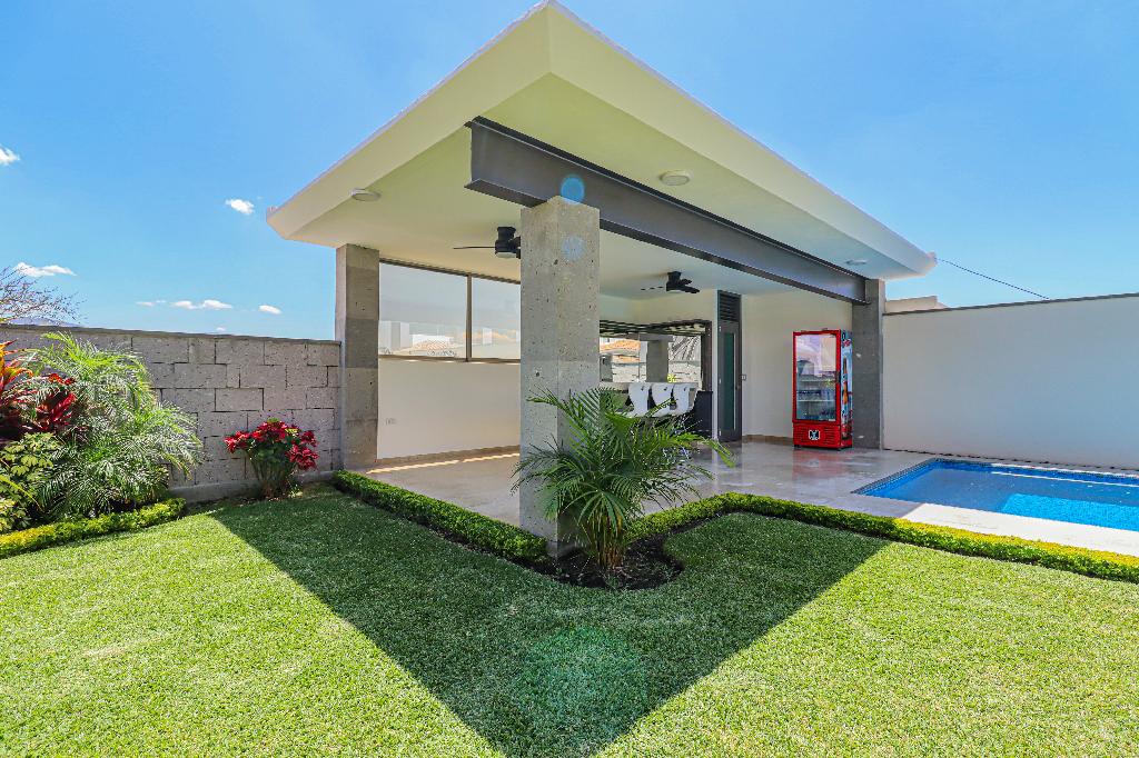 VENTA CASA NUEVA AL SUR DE CUERNAVACA, MEJOR CLIMA DE MORELOS 