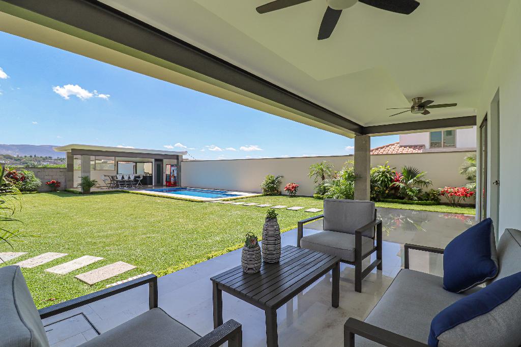 VENTA CASA NUEVA AL SUR DE CUERNAVACA, MEJOR CLIMA DE MORELOS 