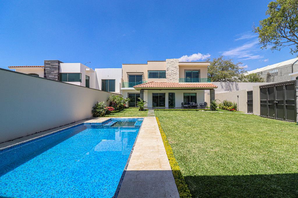VENTA CASA NUEVA AL SUR DE CUERNAVACA, MEJOR CLIMA DE MORELOS 