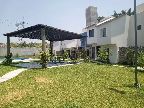 CONDOMINIO DE CASAS CON ALBERCA EN MORELOS