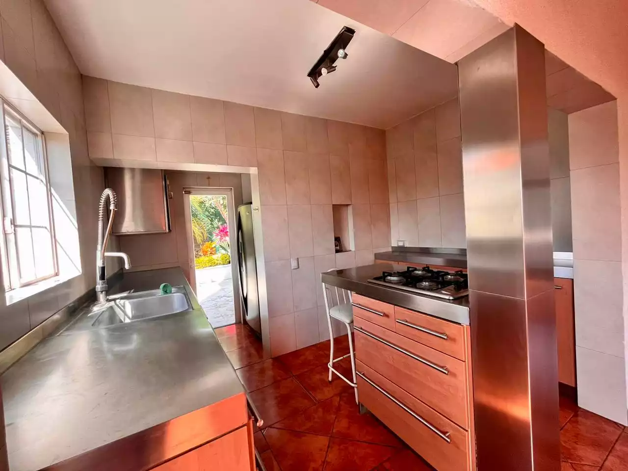 CASA EN VENTA EN LA COLONIA MIRAVAL