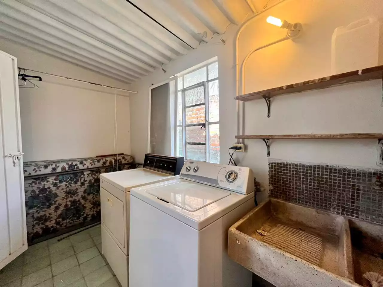 CASA EN VENTA EN LA COLONIA MIRAVAL