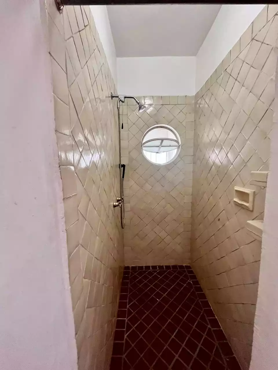 CASA EN VENTA EN LA COLONIA MIRAVAL
