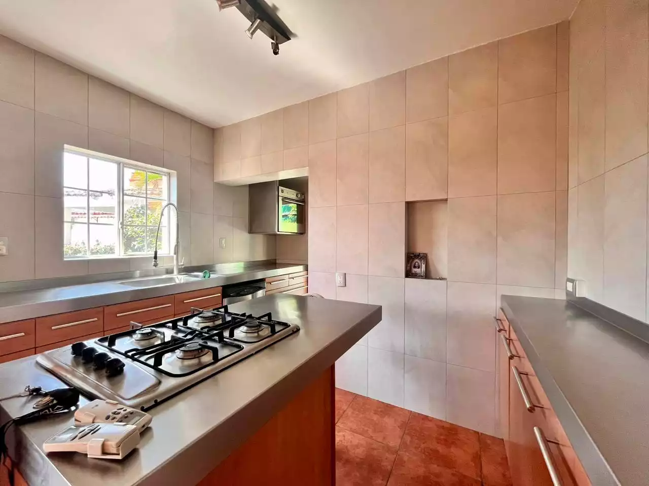 CASA EN VENTA EN LA COLONIA MIRAVAL