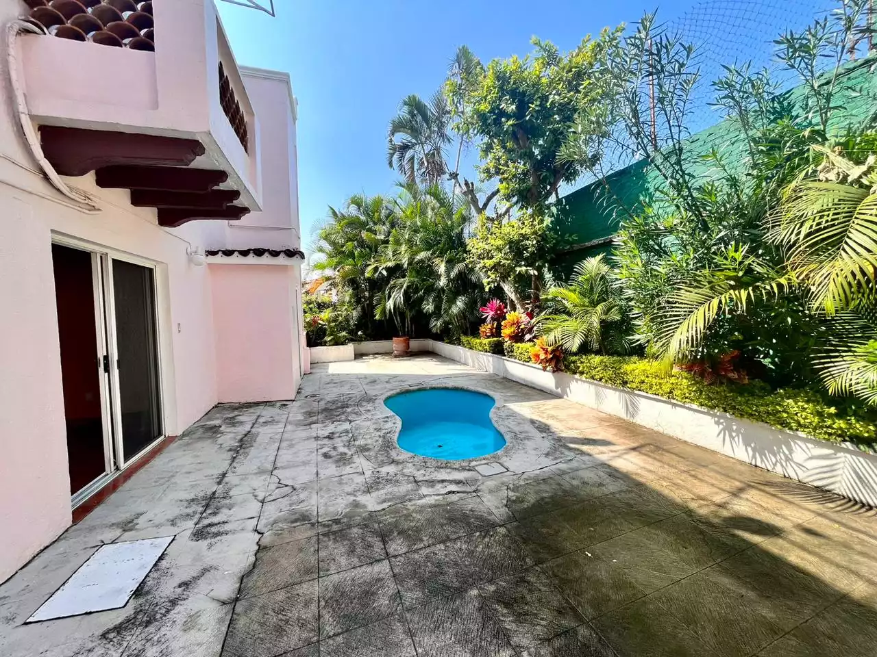 CASA EN VENTA EN LA COLONIA MIRAVAL