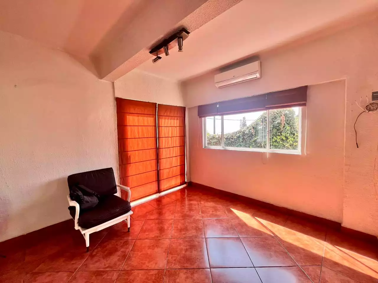 CASA EN VENTA EN LA COLONIA MIRAVAL