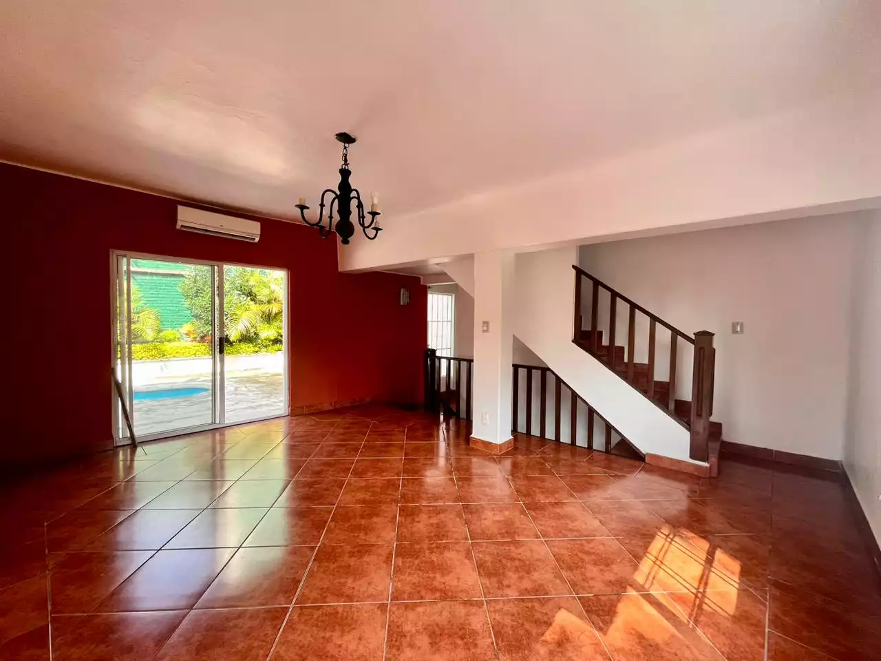 CASA EN VENTA EN LA COLONIA MIRAVAL