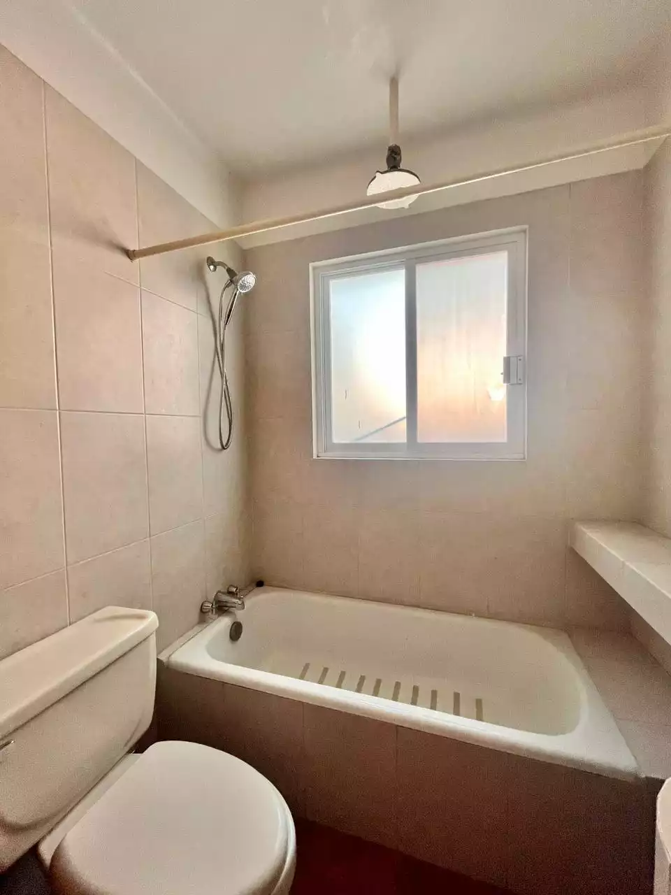 CASA EN VENTA EN LA COLONIA MIRAVAL