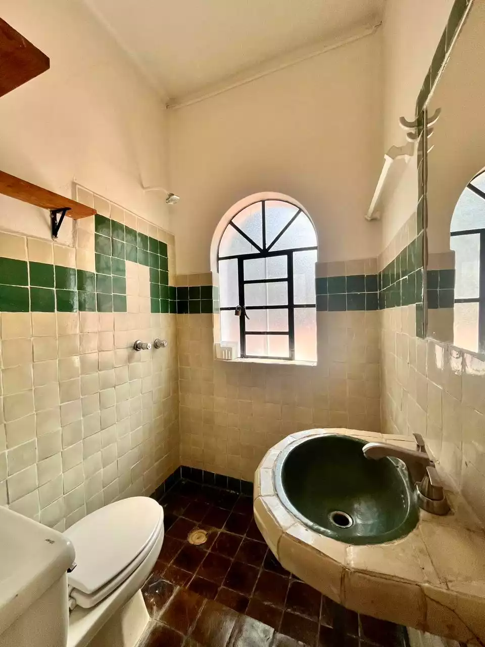CASA EN VENTA EN LA COLONIA MIRAVAL