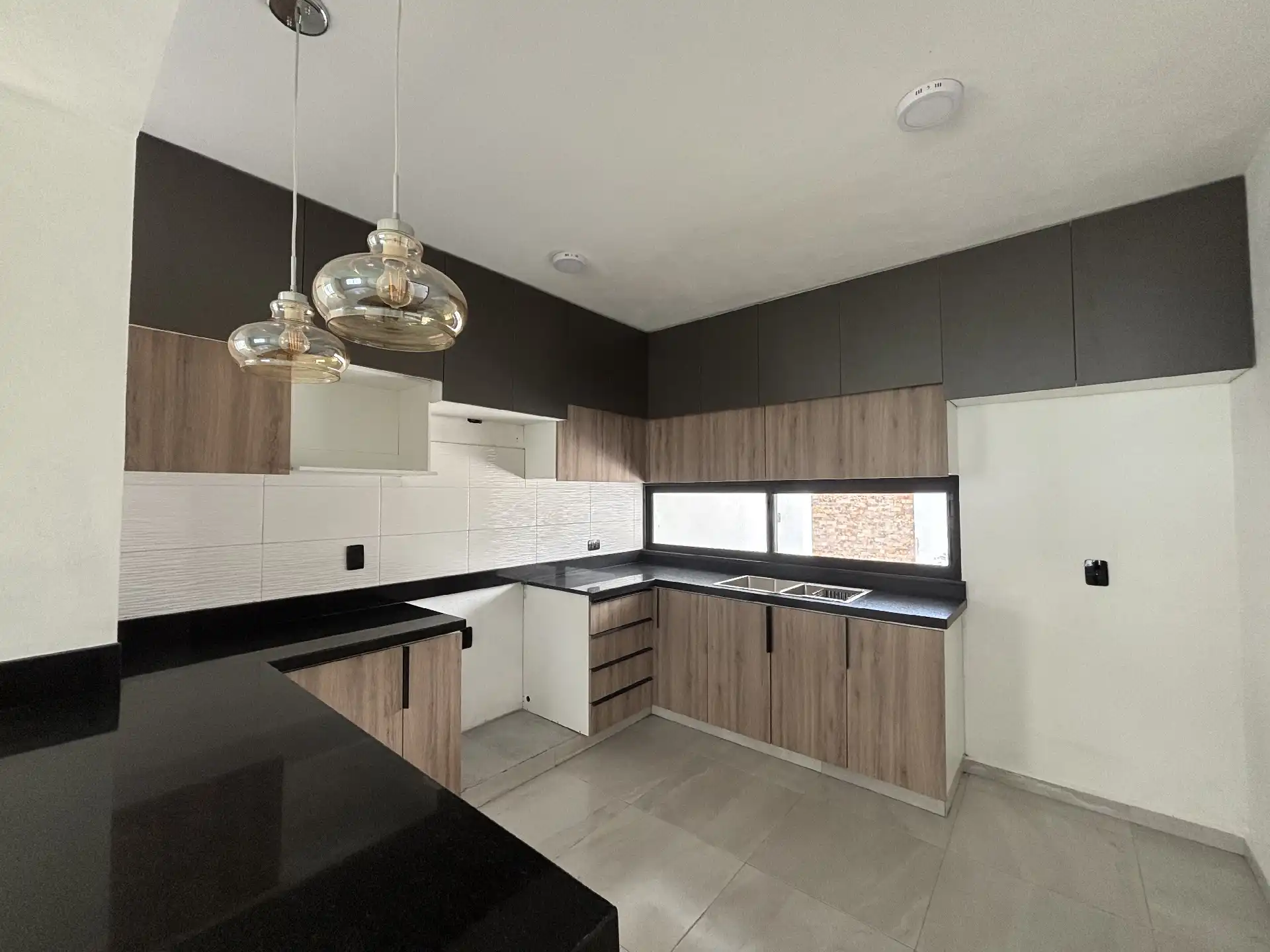 CASA NUEVA  EN PRIVADA