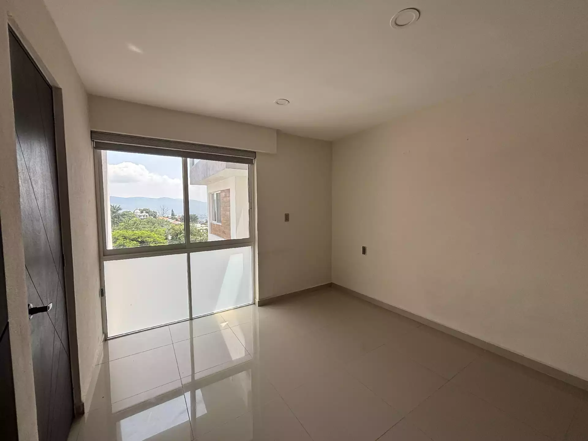 CASA SOLA CON ACCESO CONTROLADO