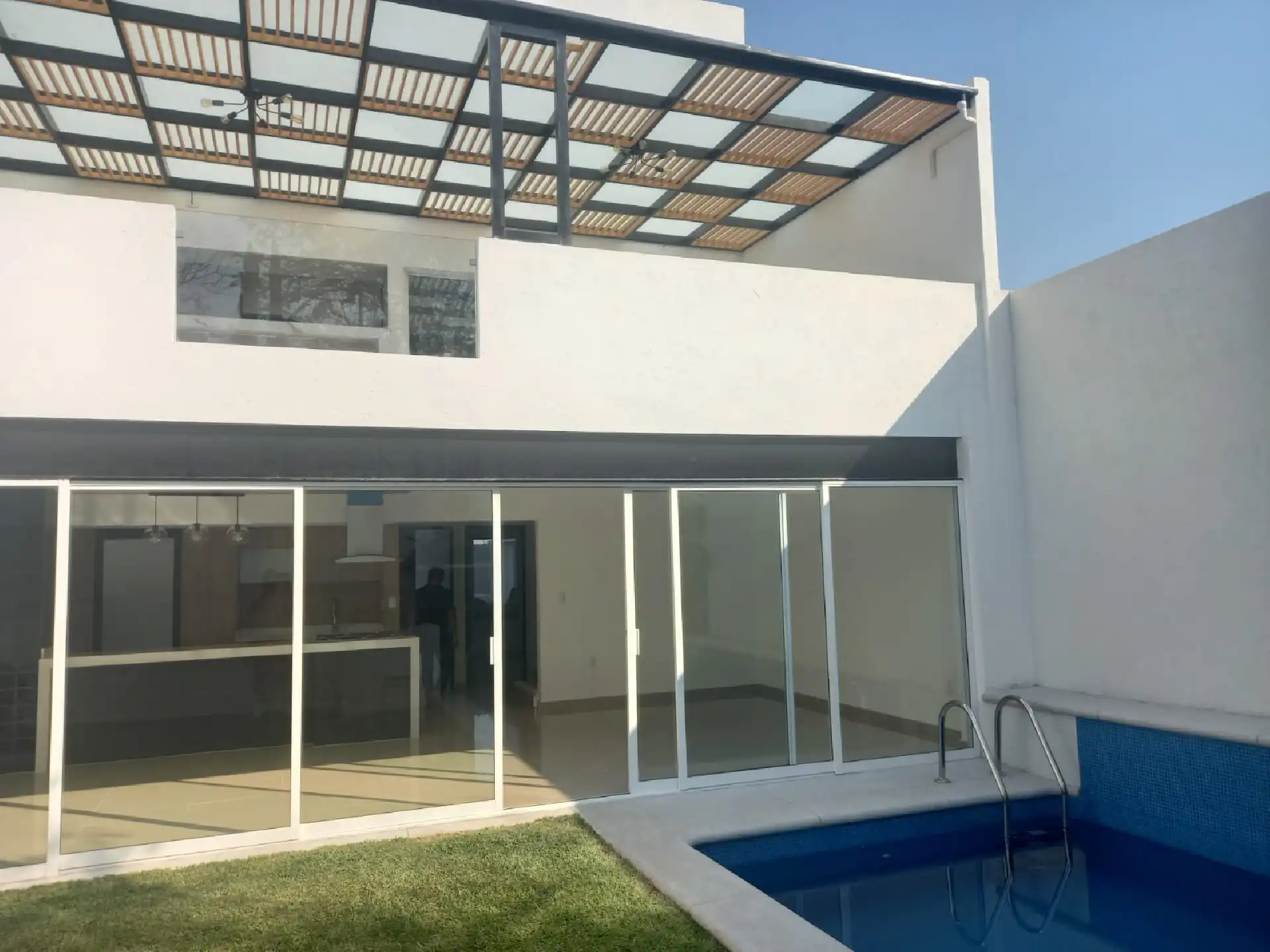 CASA SOLA CON ACCESO CONTROLADO