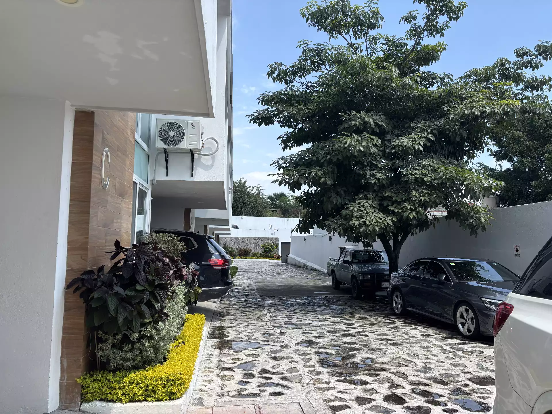 CASA SOLA CON ACCESO CONTROLADO