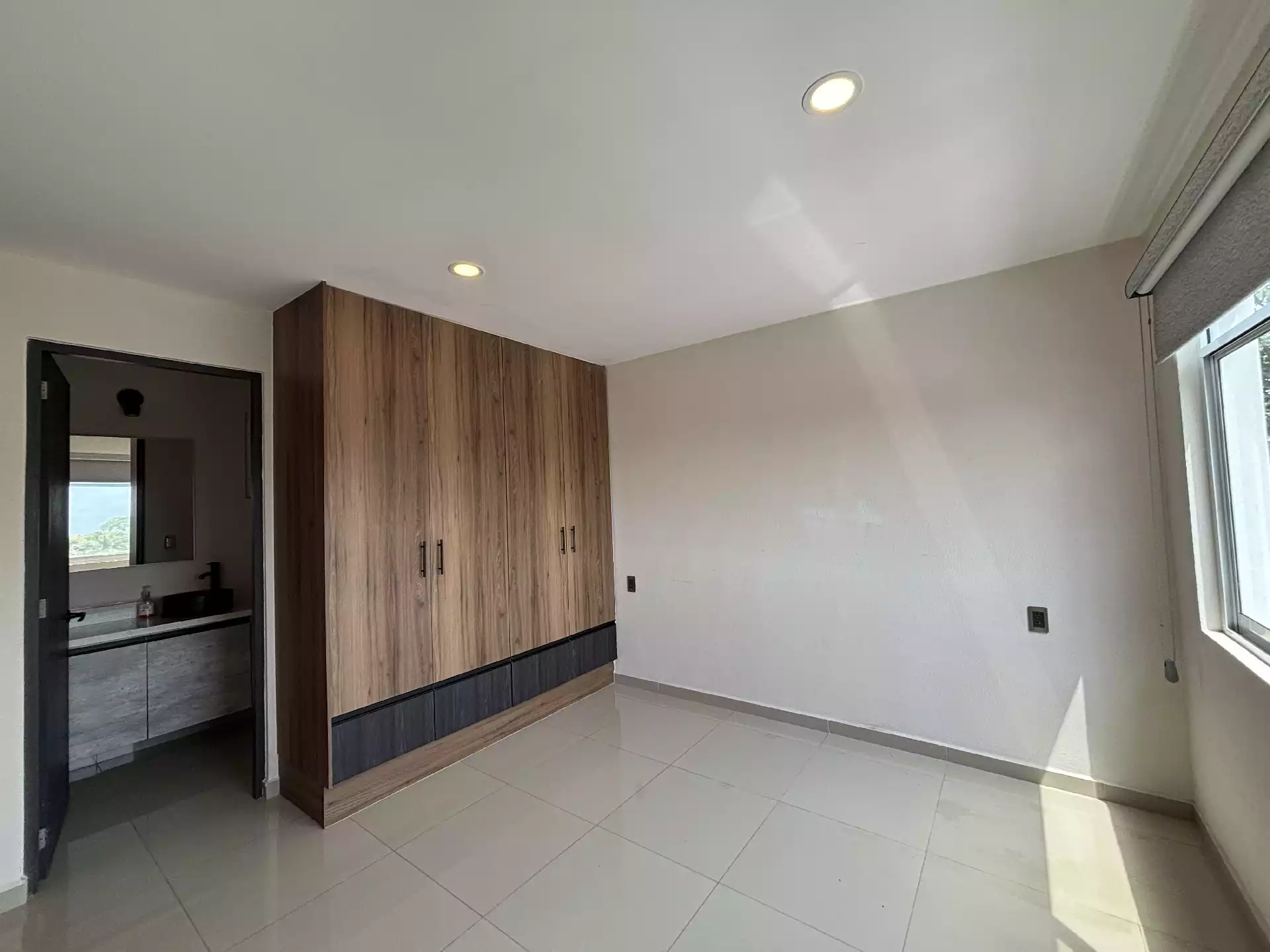 CASA SOLA CON ACCESO CONTROLADO
