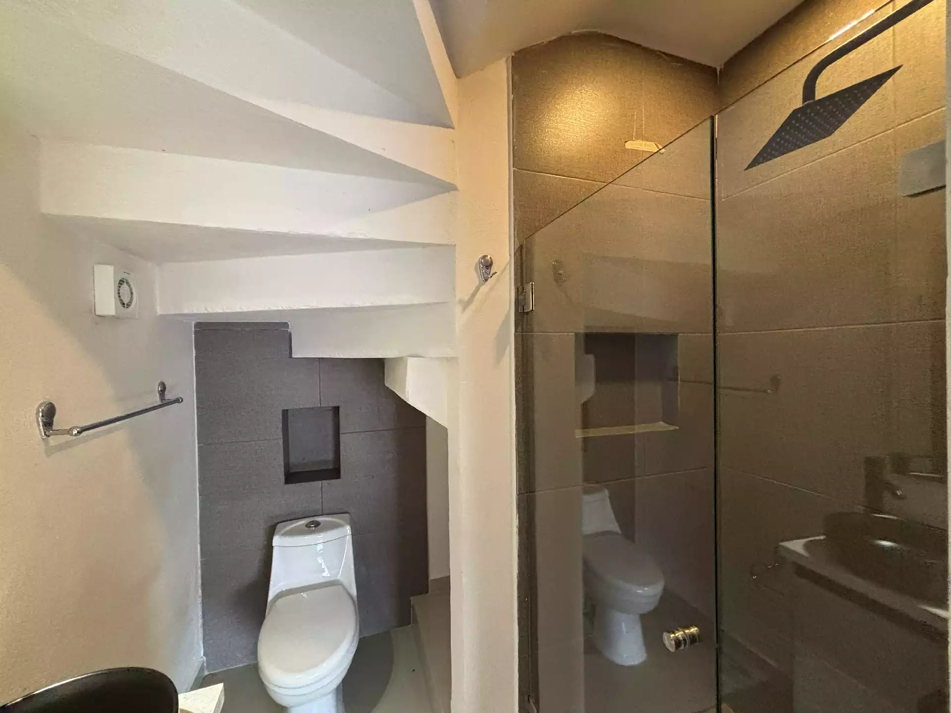CASA SOLA CON ACCESO CONTROLADO