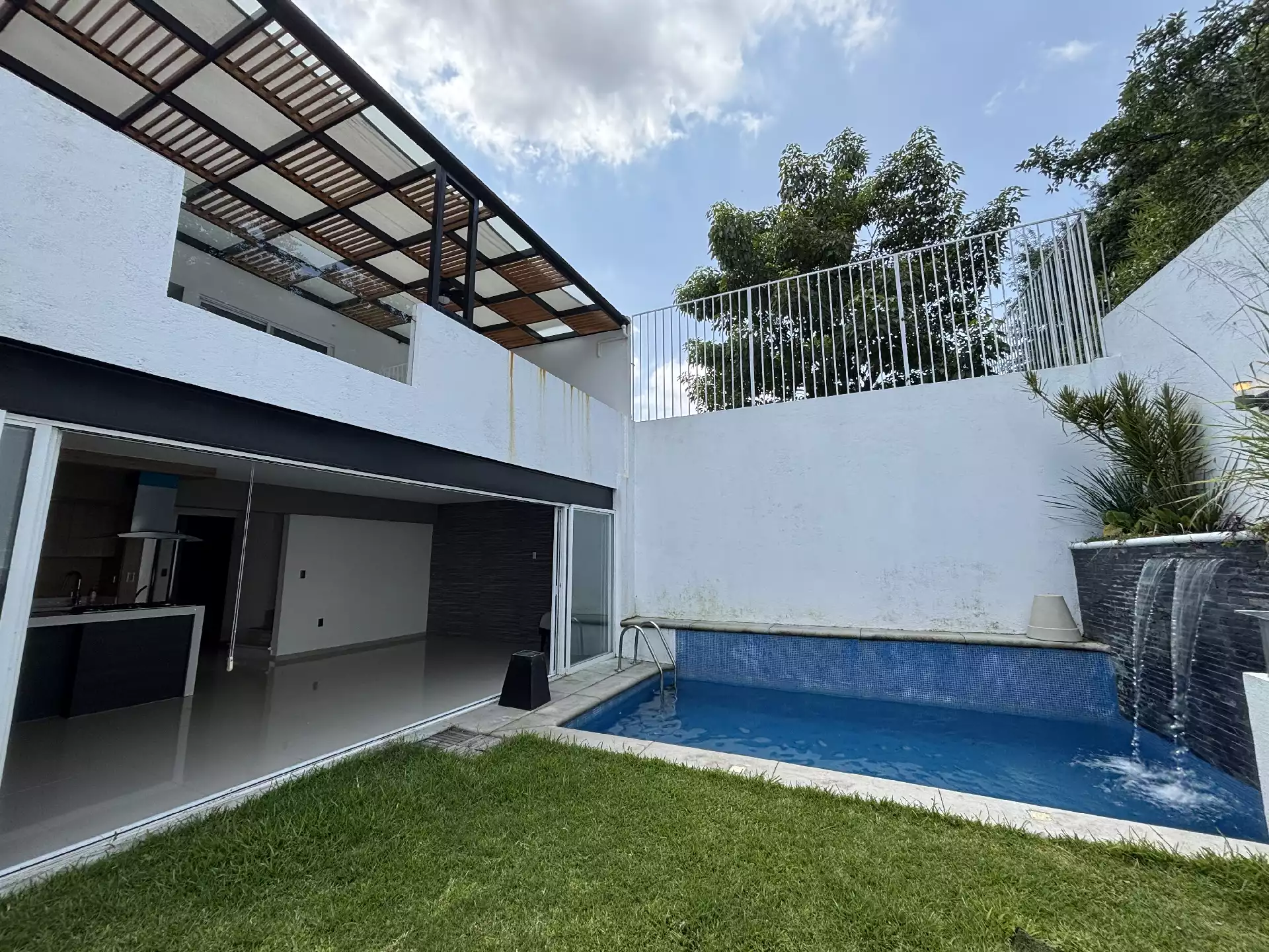 CASA SOLA CON ACCESO CONTROLADO