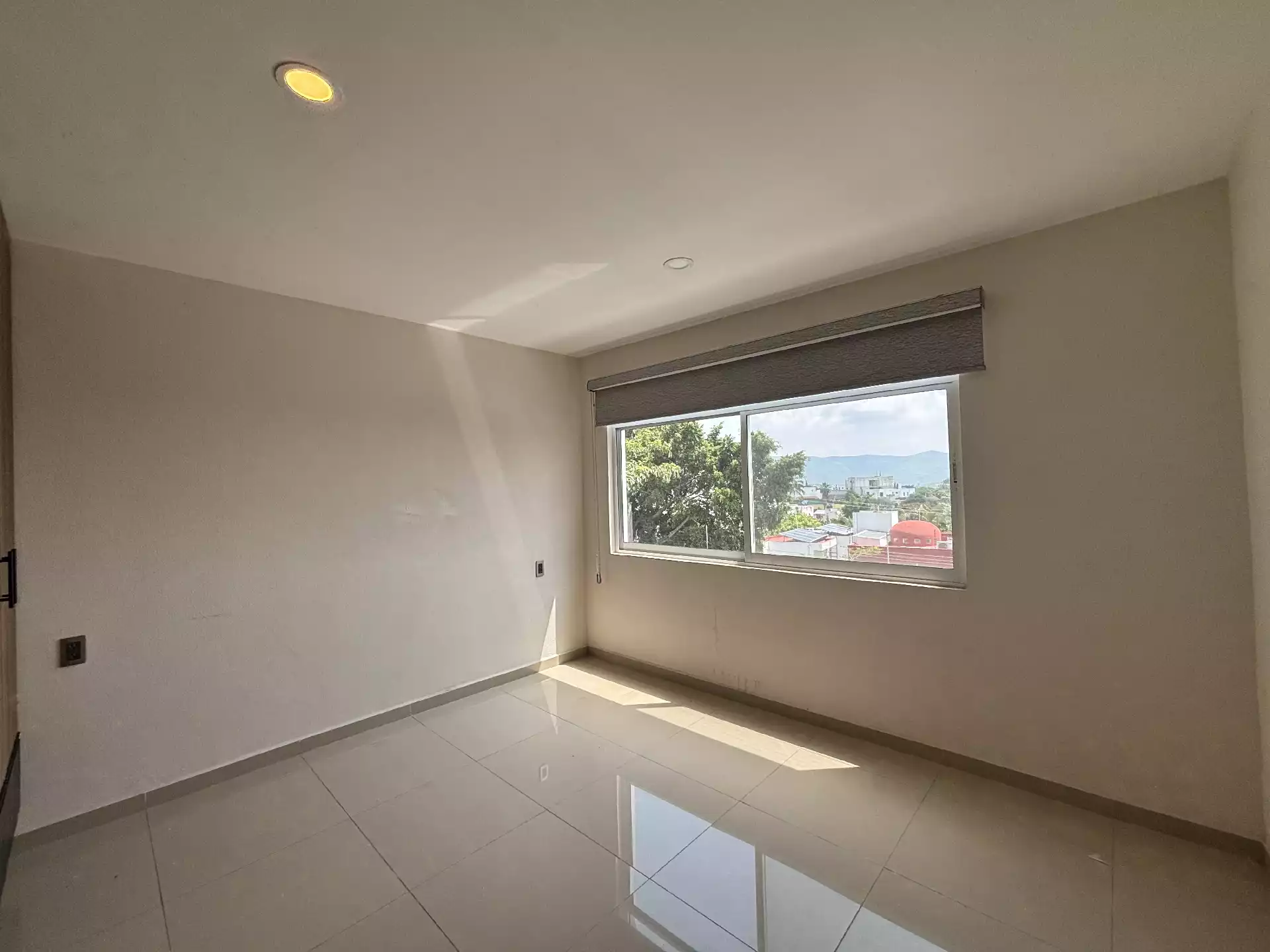 CASA SOLA CON ACCESO CONTROLADO