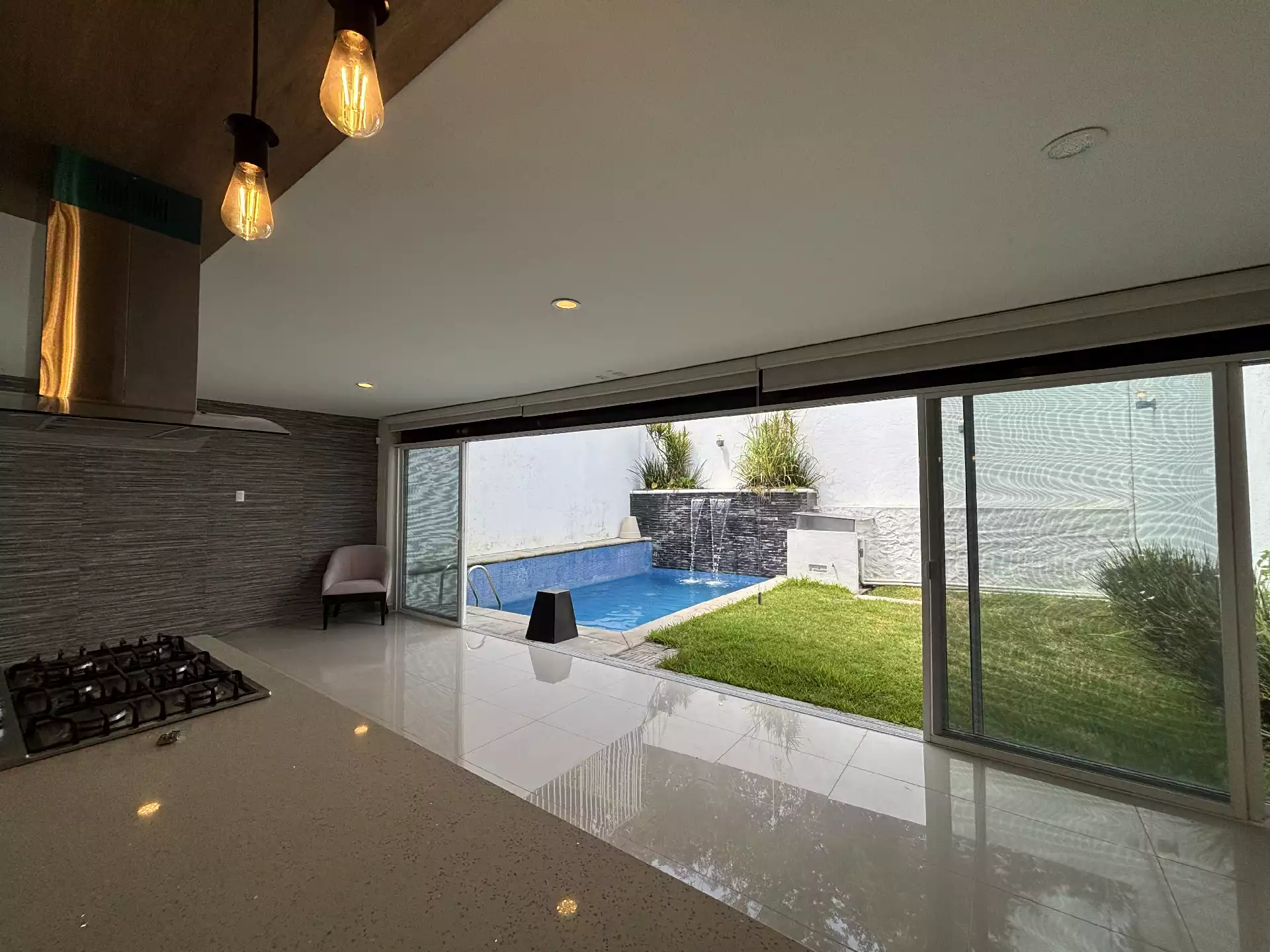 CASA SOLA CON ACCESO CONTROLADO