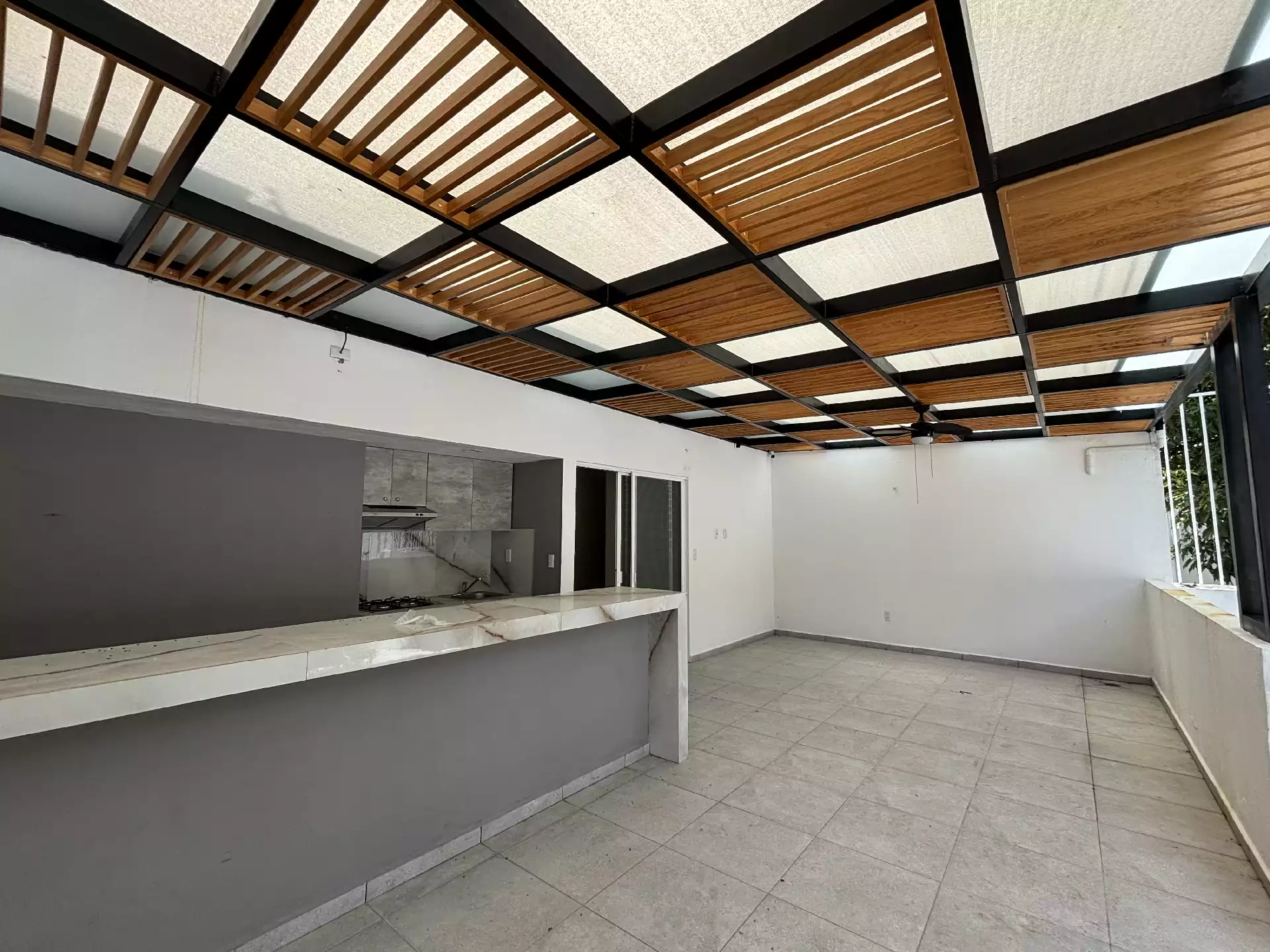 CASA SOLA CON ACCESO CONTROLADO