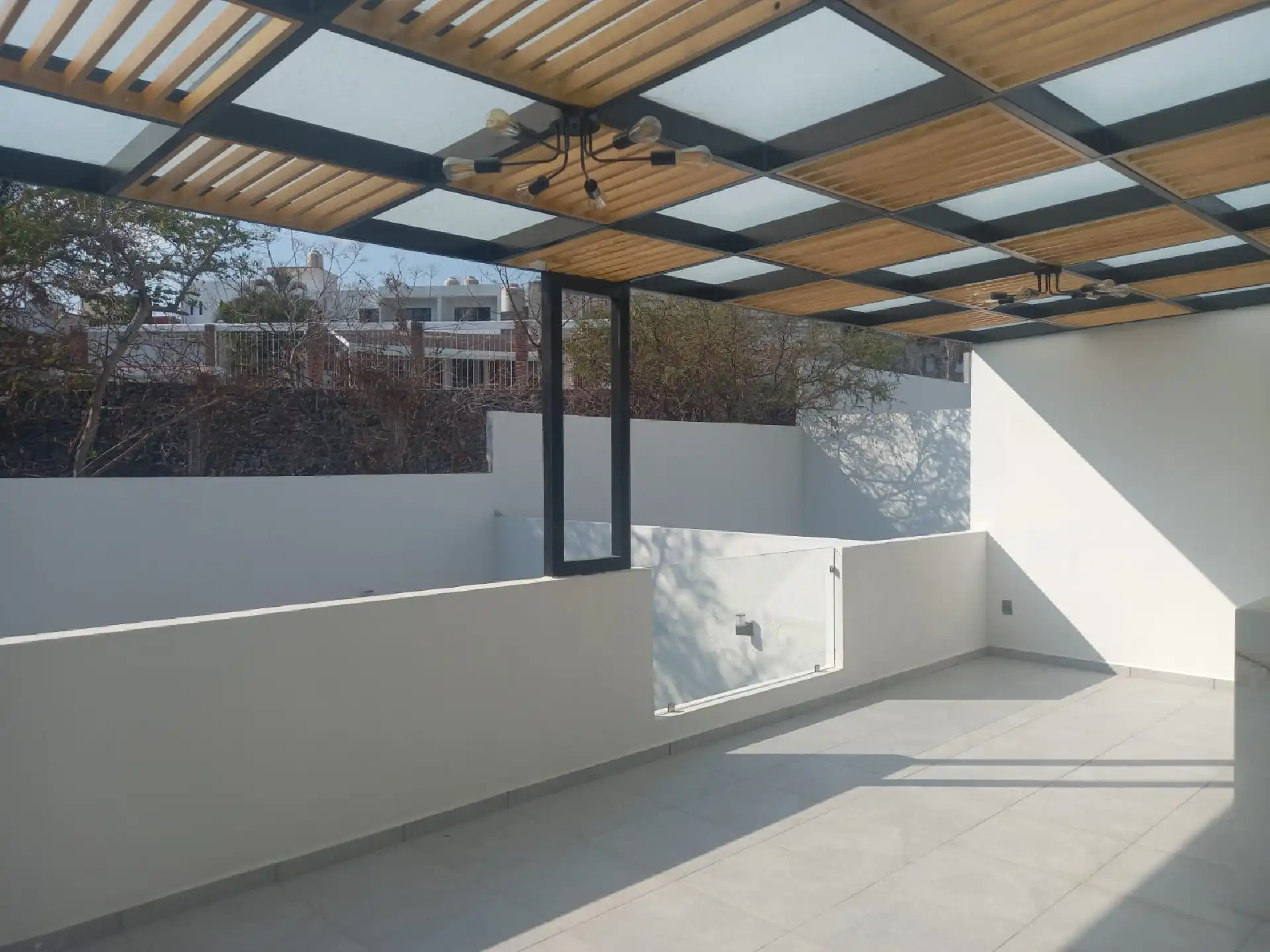 CASA SOLA CON ACCESO CONTROLADO