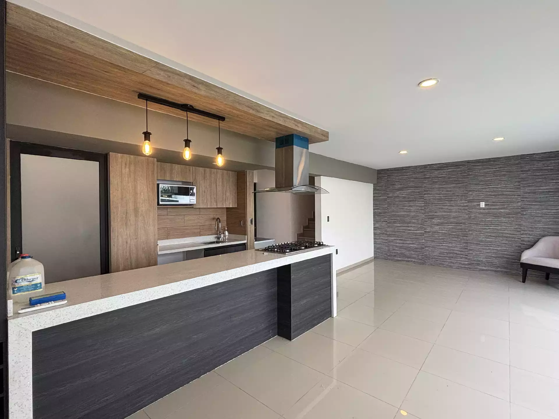 CASA SOLA CON ACCESO CONTROLADO