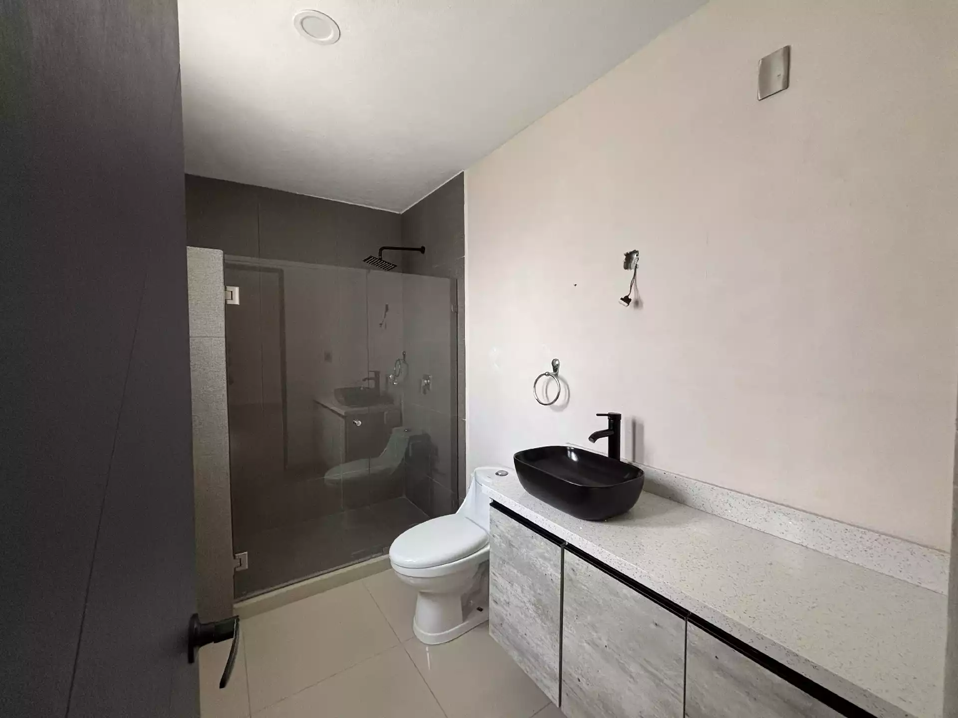CASA SOLA CON ACCESO CONTROLADO