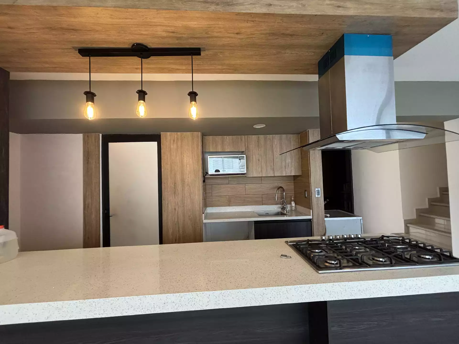 CASA SOLA CON ACCESO CONTROLADO