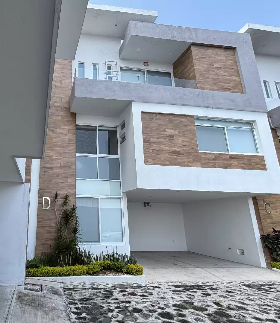 CASA SOLA CON ACCESO CONTROLADO