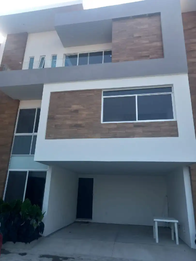 CASA SOLA CON ACCESO CONTROLADO