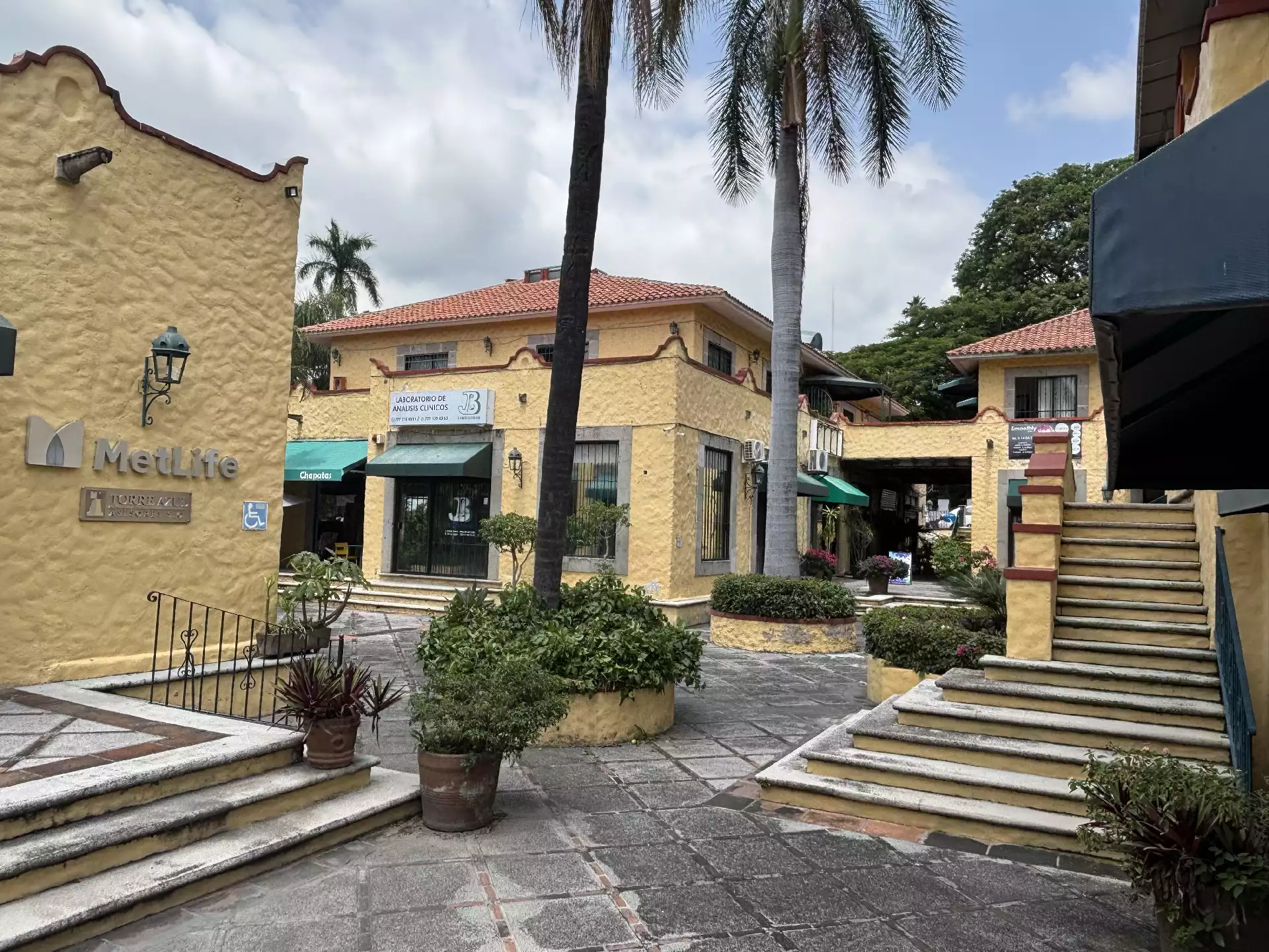 LOCAL EN VENTA EN PLAZA ESMERALDA 