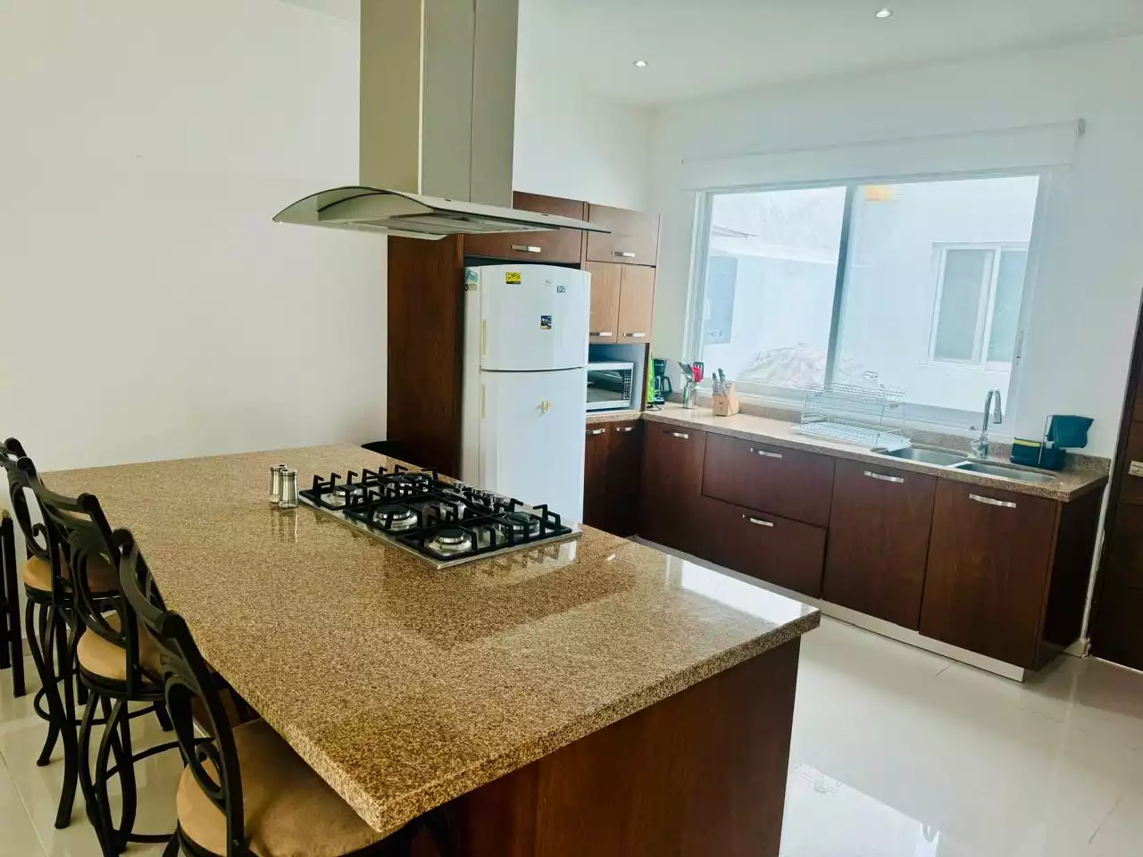 CASA EN VENTA Y EN RENTA AMUEBLADA EN FRACCIONAMIENTO