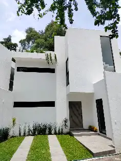 Excelente casa en fraccionamiento con seguridad 24/7 al sur de Cuernavaca, 3 recamaras 3 baños