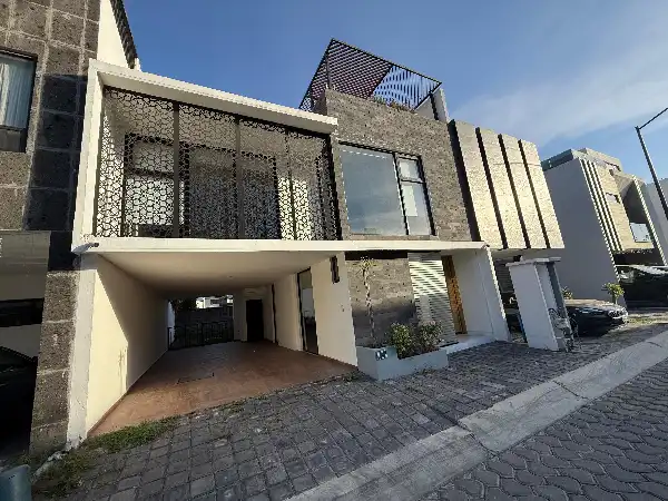 Residencia de 4 habitaciones con baño en Momoxpan, Cholula, RoofGarden, amenidades y vigilancia