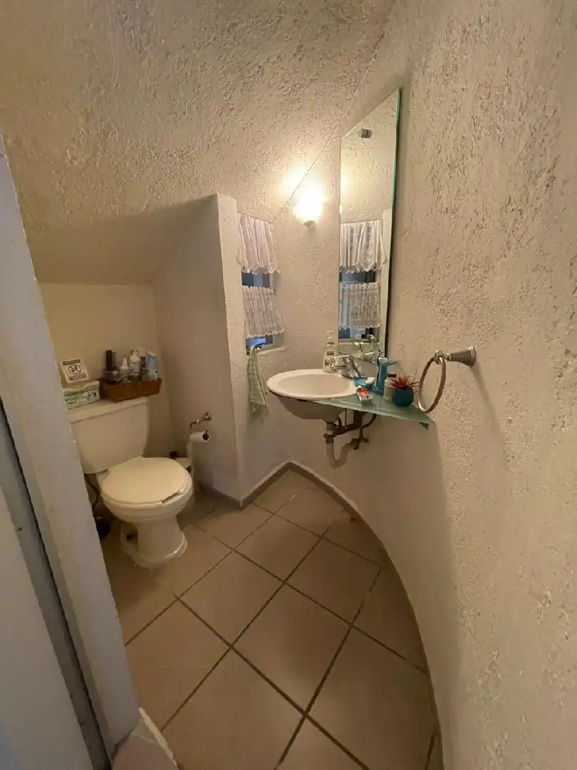 Bonita casa en Lomas de Cortés, condominio portón eléctrico, 3 recamaras, 3.5 baños
