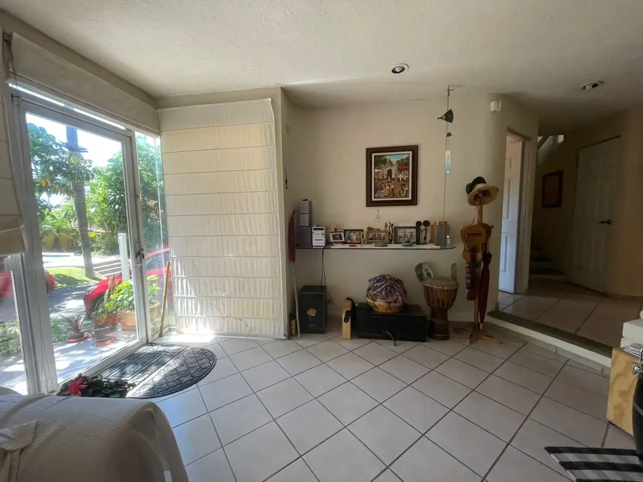 Bonita casa en Lomas de Cortés, condominio portón eléctrico, 3 recamaras, 3.5 baños
