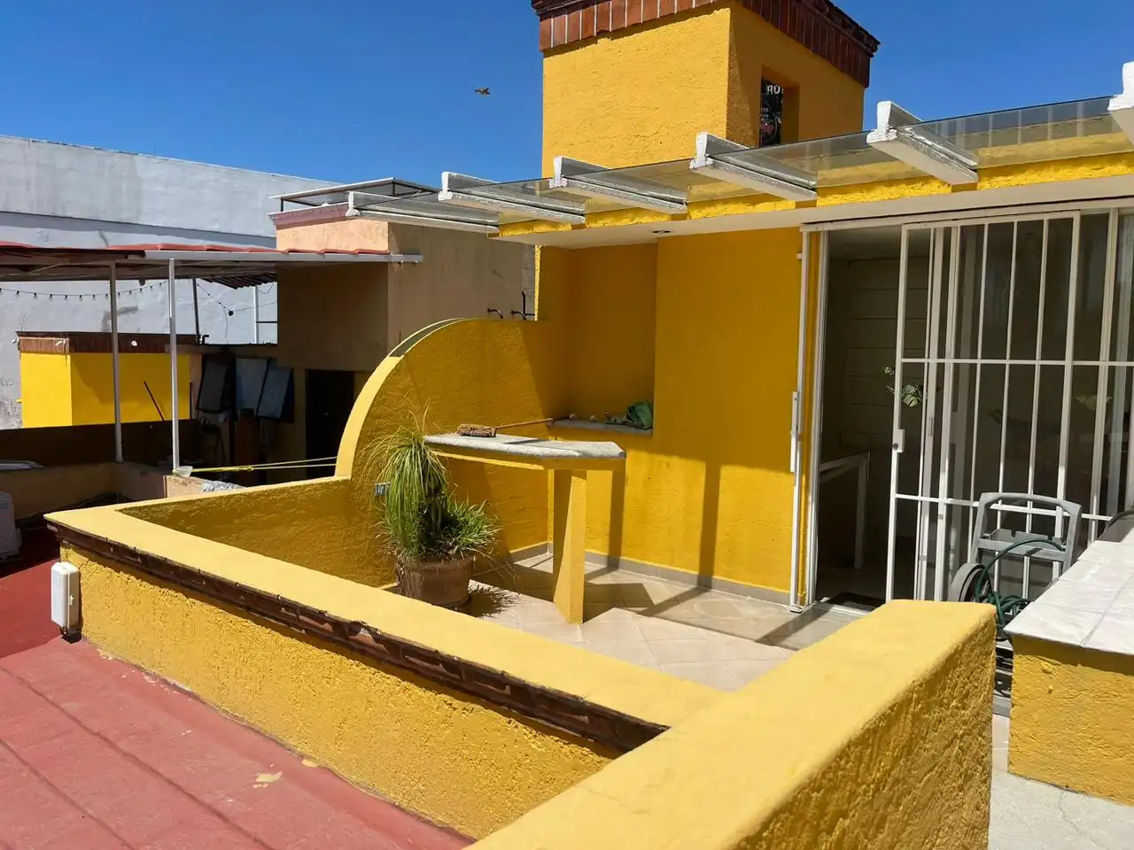 Bonita casa en Lomas de Cortés, condominio portón eléctrico, 3 recamaras, 3.5 baños