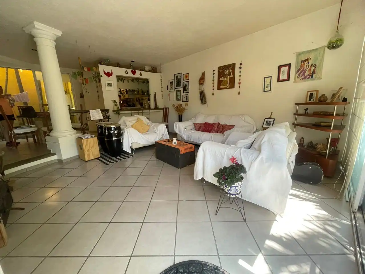 Bonita casa en Lomas de Cortés, condominio portón eléctrico, 3 recamaras, 3.5 baños