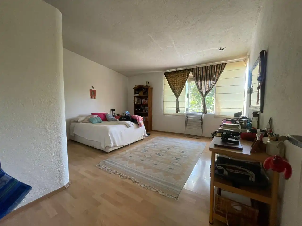Bonita casa en Lomas de Cortés, condominio portón eléctrico, 3 recamaras, 3.5 baños
