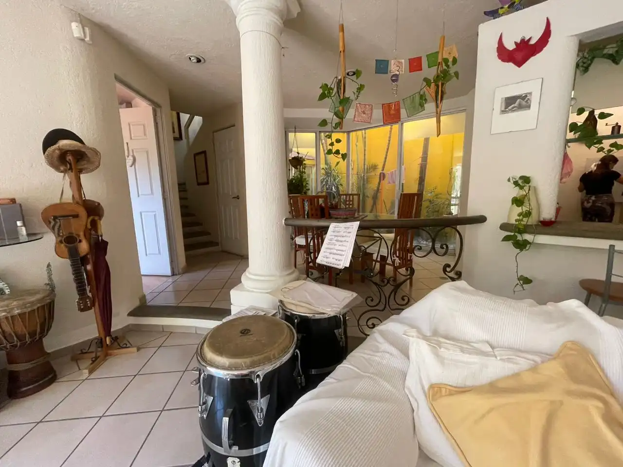 Bonita casa en Lomas de Cortés, condominio portón eléctrico, 3 recamaras, 3.5 baños